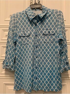 Blue & White Dressy Top. Size Medium